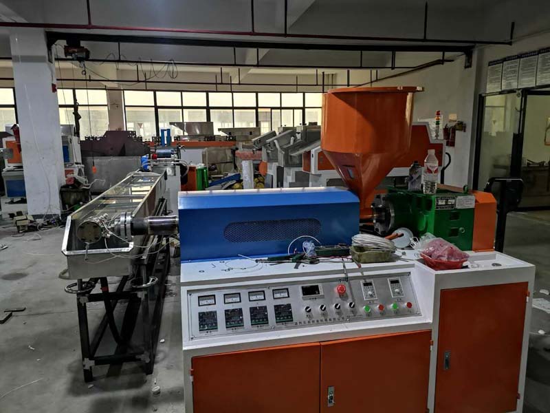 鼻梁條擠出機(jī)